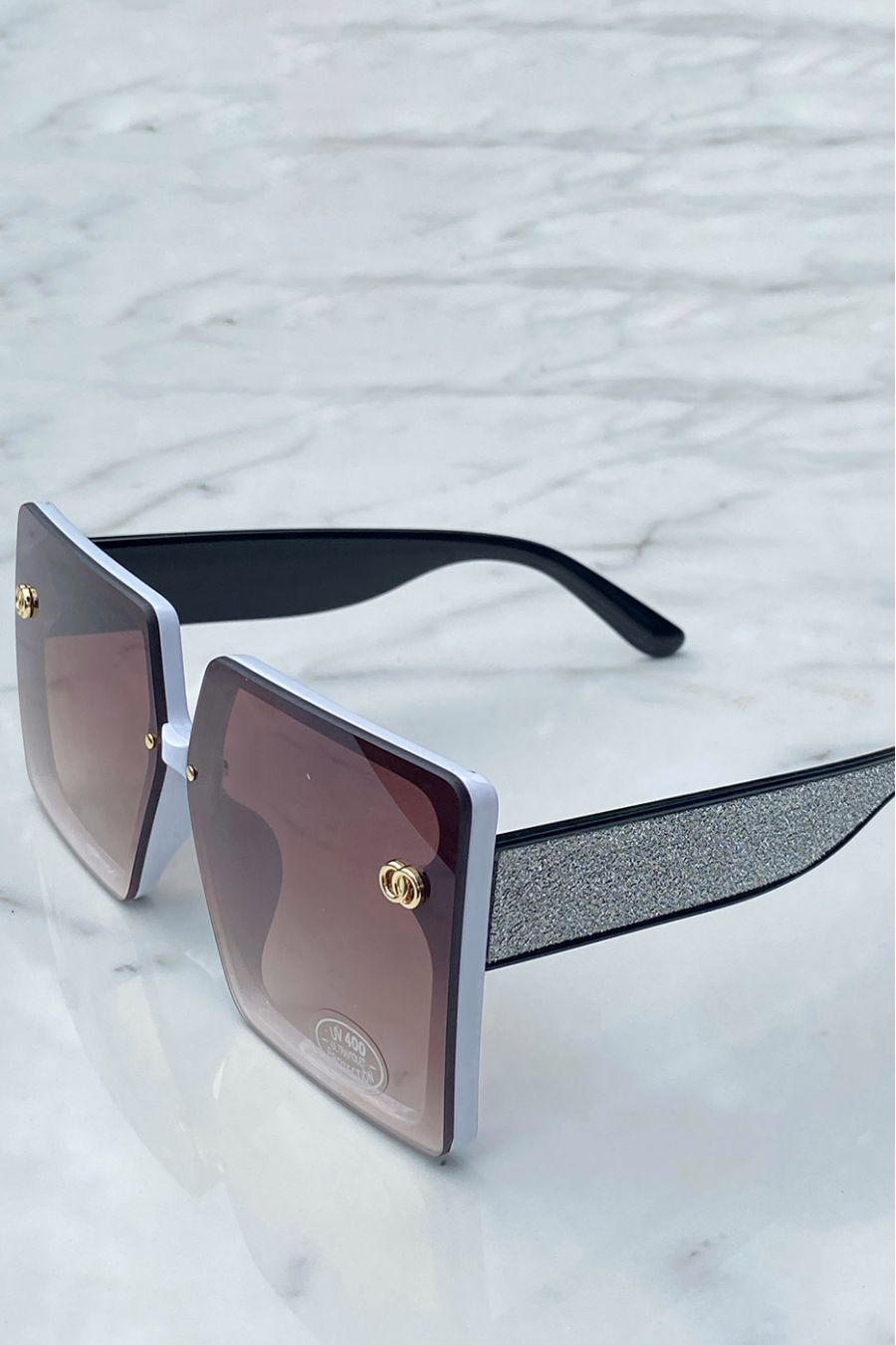 Lot de 12 Lunettes avec différentes couleurs modèle rectangular à vitre fine et détail couleur or sur les branches  - 1