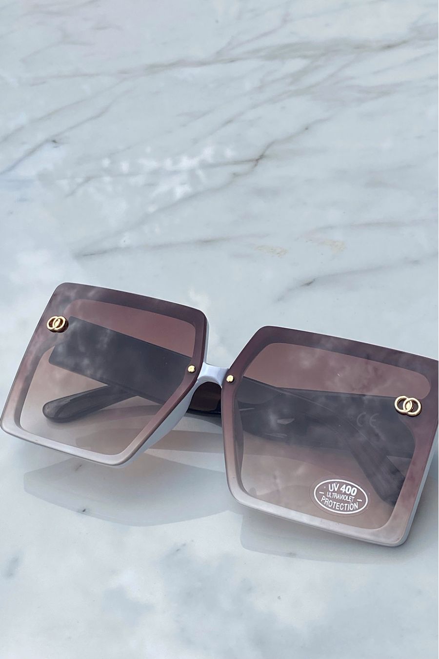 Lot de 12 Lunettes avec différentes couleurs modèle rectangular à vitre fine et détail couleur or sur les branches  - 3