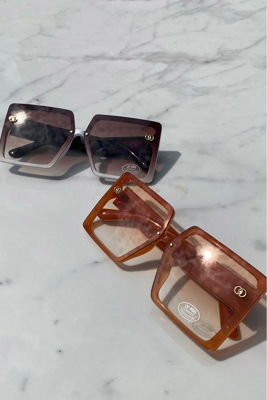 Lot de 12 Lunettes avec différentes couleurs modèle rectangular à vitre fine et détail couleur or sur les branches  - 4