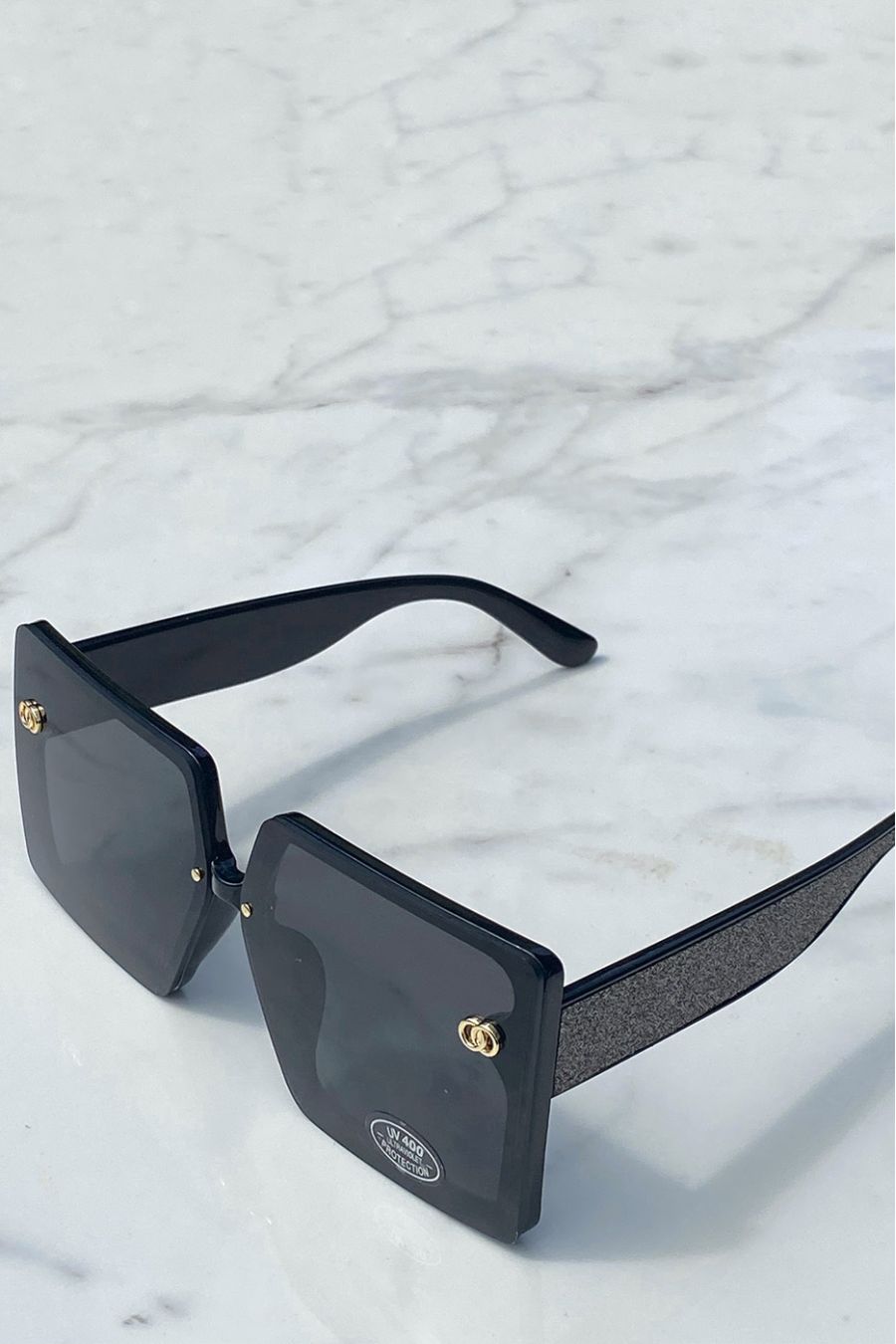 Lot de 12 Lunettes avec différentes couleurs modèle rectangular à vitre fine et détail couleur or sur les branches  - 7