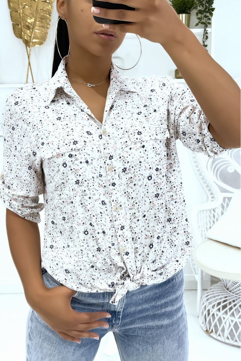 Chemise fluide beige fleurie à col à revers et  à manches mi-longues et fausses poches à la poitrine - 1