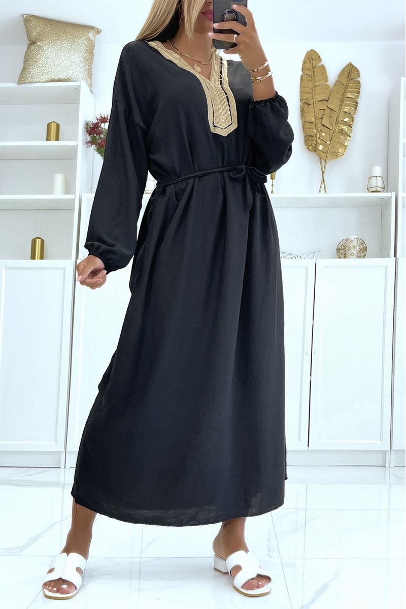 Sublime black abaya with gold details at the collar and belt at the waist - 1