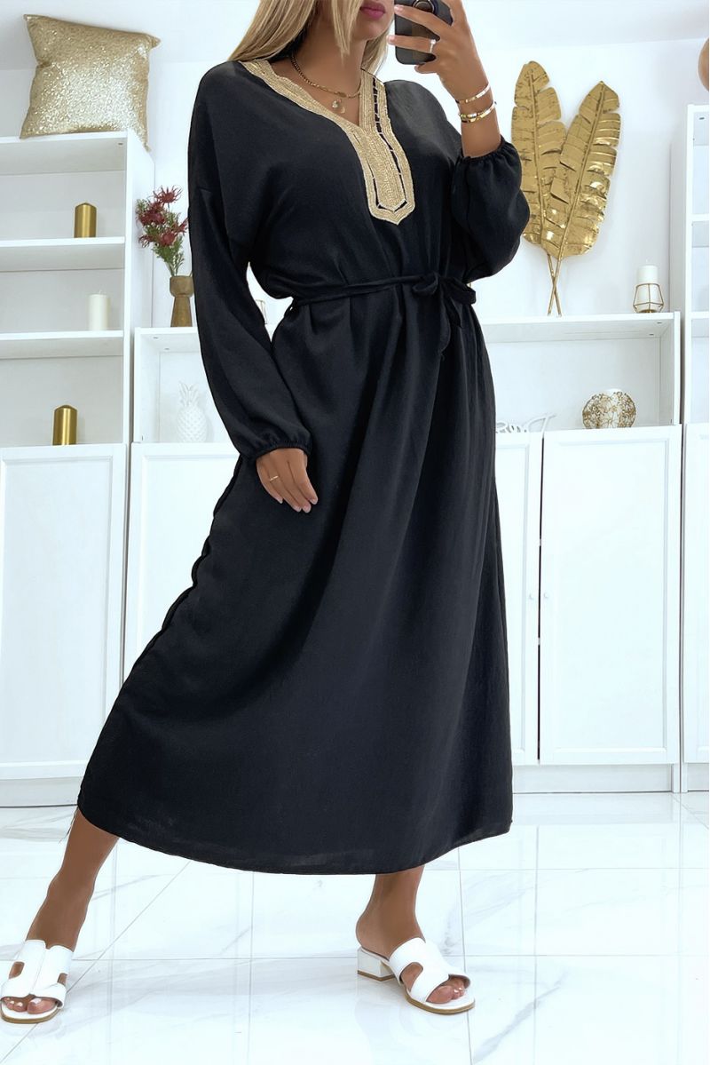 Sublime black abaya with gold details at the collar and belt at the waist - 2