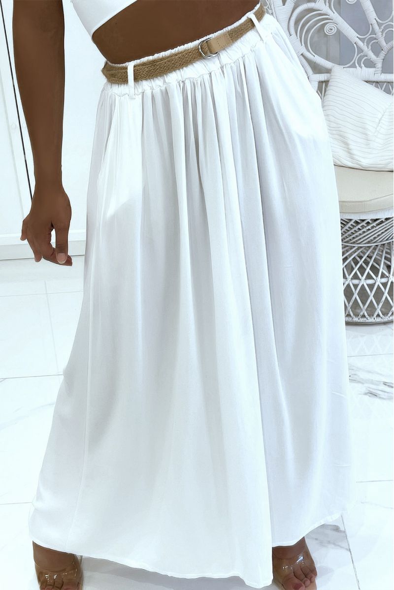 Lange supervloeiende witte rok met lyn-effect, elastische tailleband en riem van fijn stro - 6