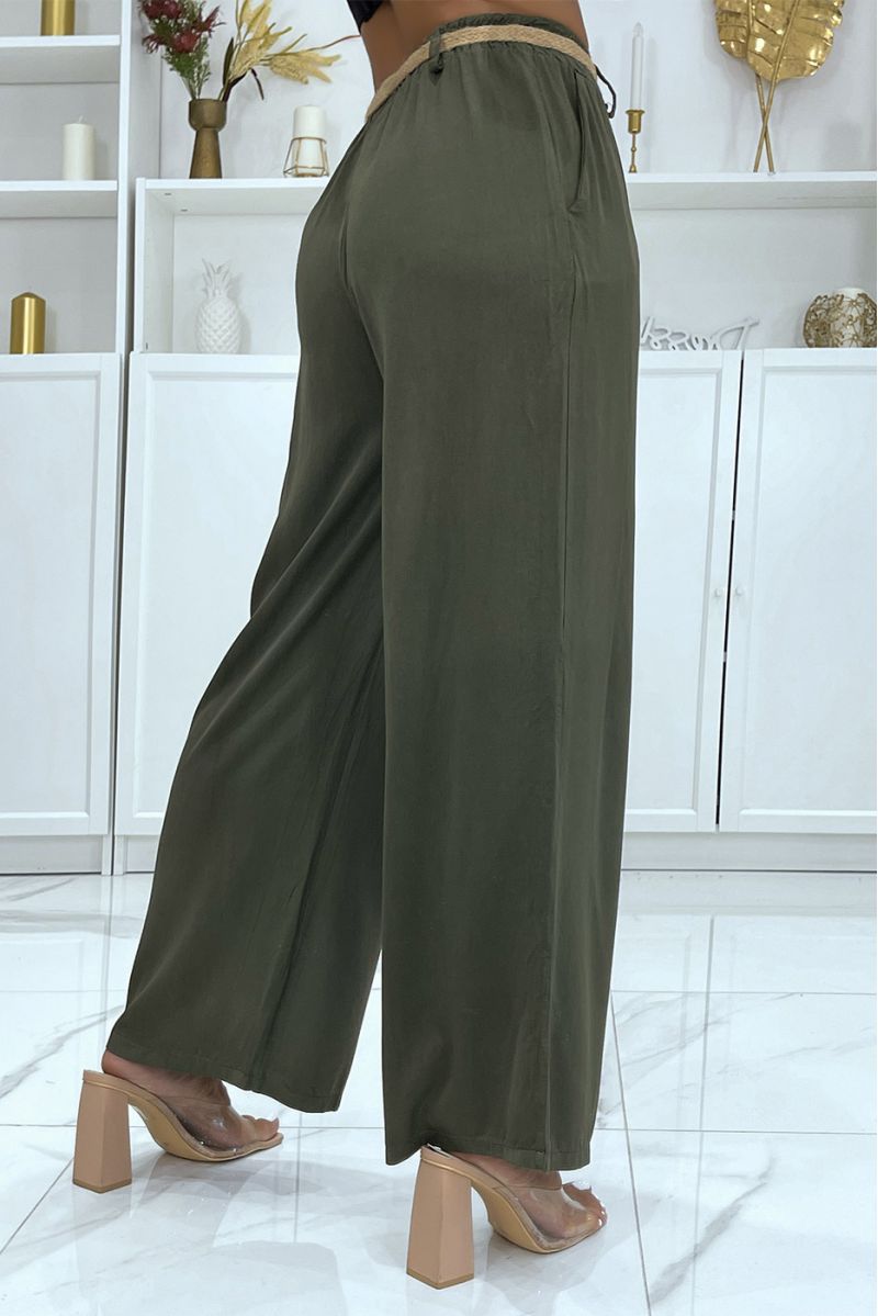 Khaki palazzo pants with thin straw belt, cinched at the waist - 3