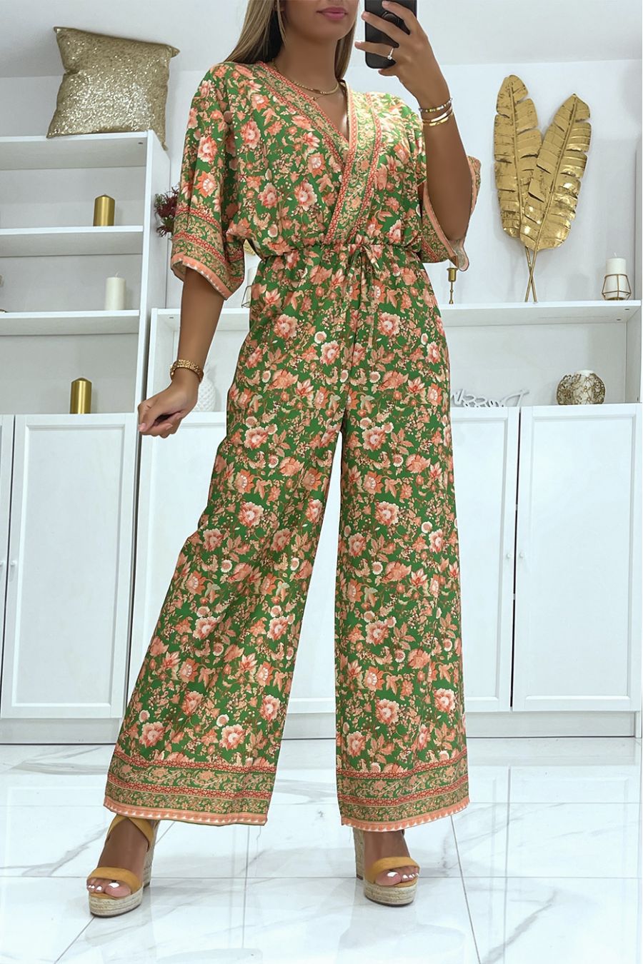 CoOOinaison pantalon patte d'éléphant orange et verte cintrée à la taille à magnifique imprimé floral - 2