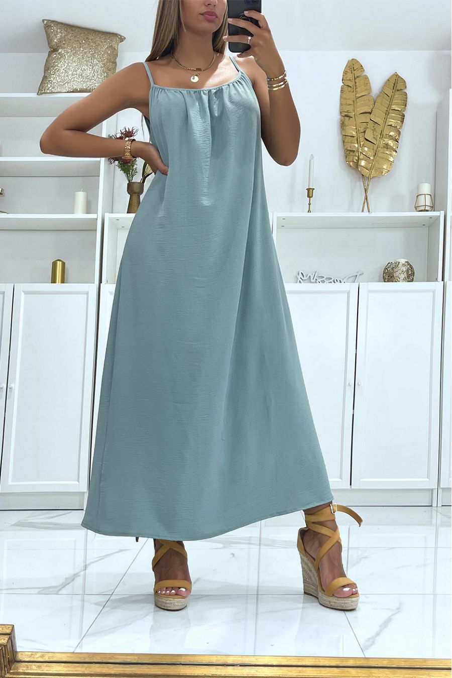 Longue robe vert d'eau évasé à bretelle  - 1