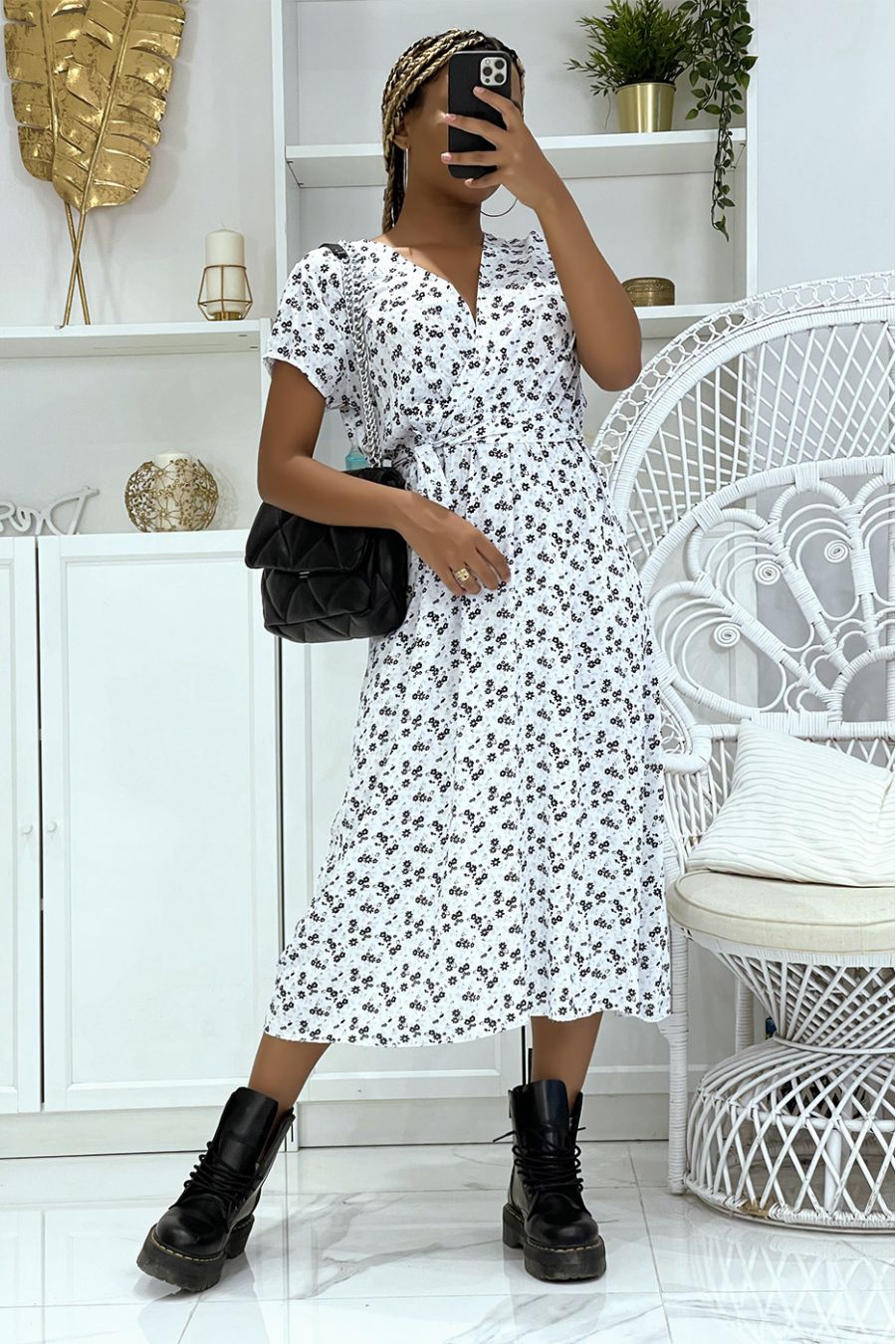 White floral tunic dress with V-neck and belt at the light and comfortable waist - 1