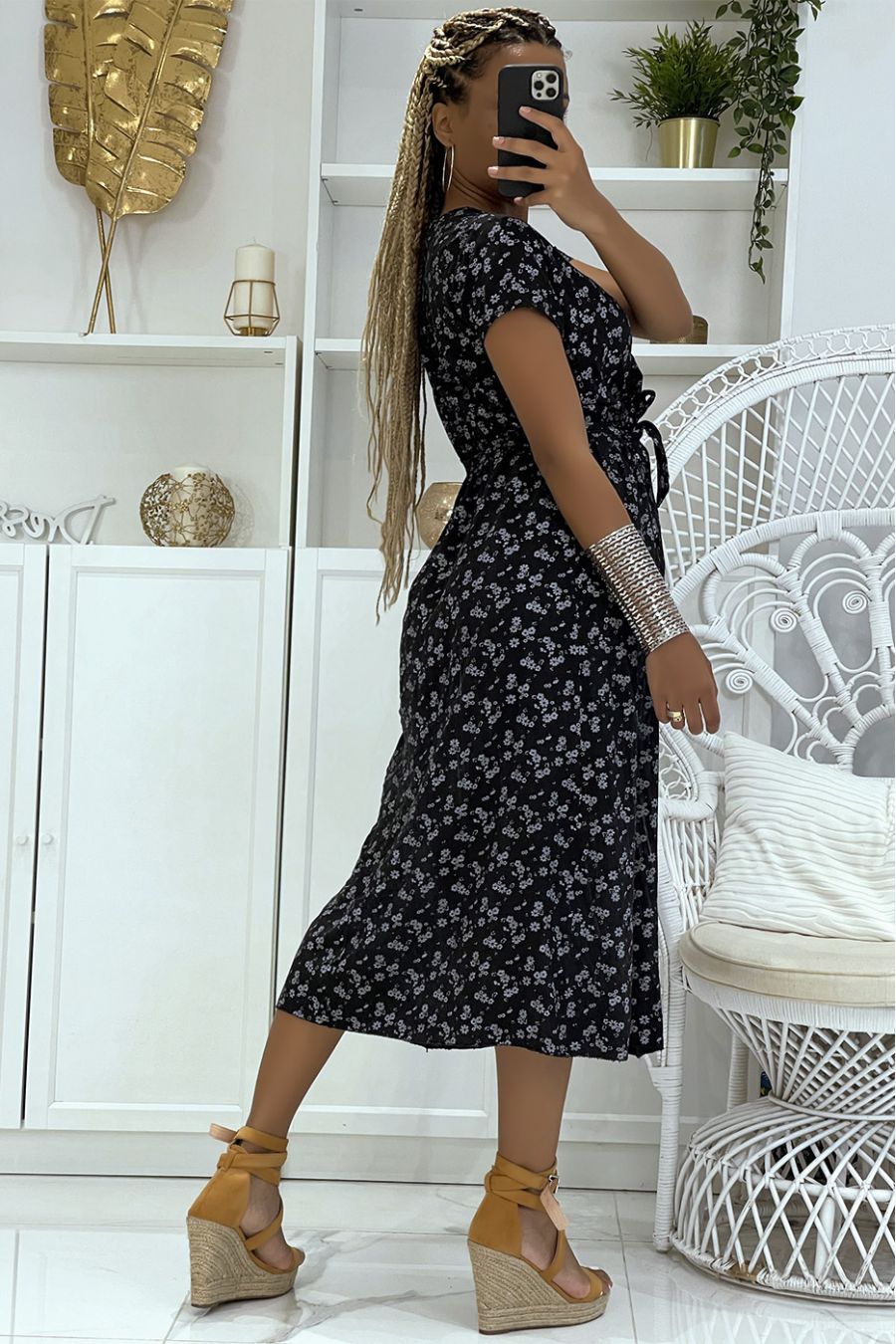 Black floral tunic dress with V-neck and belt at the light and comfortable waist - 4