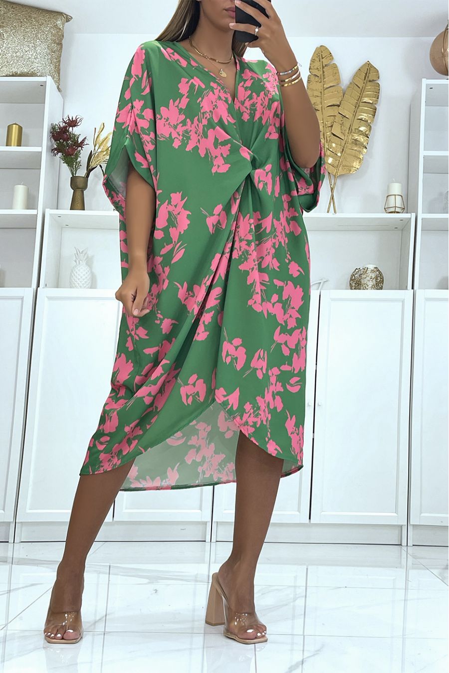 Losse en vloeiende tweekleurige oversized groene jurk met bloemen, ideaal voor een zomeravond - 2