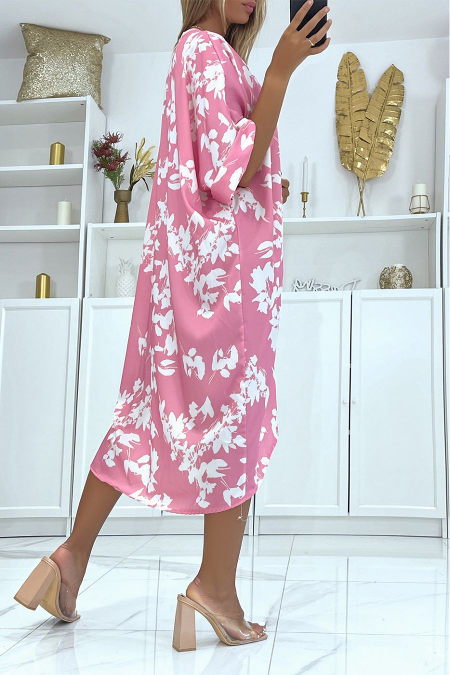 Robe rose oversize bicolore fleurie ample et fluide idéale pour une soirée d'été - 4