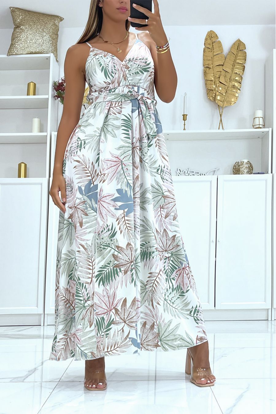 Robe longue beige portefeuille satinée à imprimé feuillage unique bretelles fines et coque à la poitrine - 2