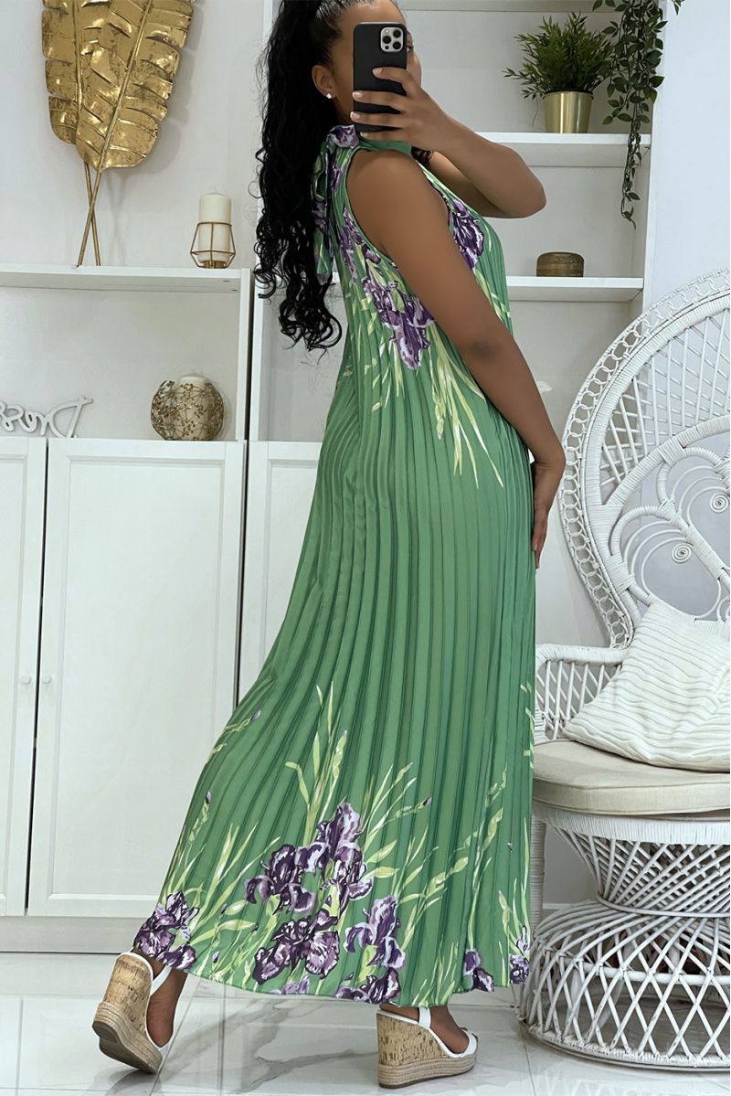 Long pleated green satin dress with floral pattern and high neck - 4
