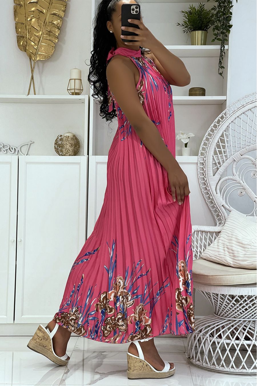 Long pleated fuchsia satiny dress with floral pattern and high neck - 3