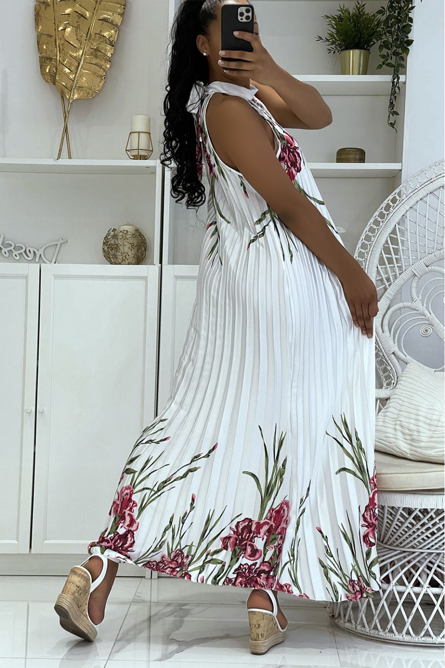 Pleated white satin long dress with floral pattern and stand-up collar - 5