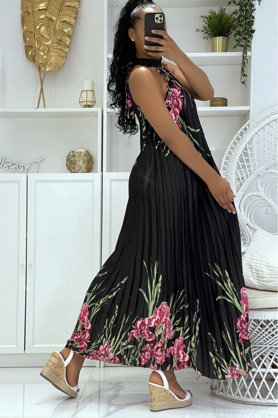 Long pleated black satin dress with floral pattern and high neck - 2
