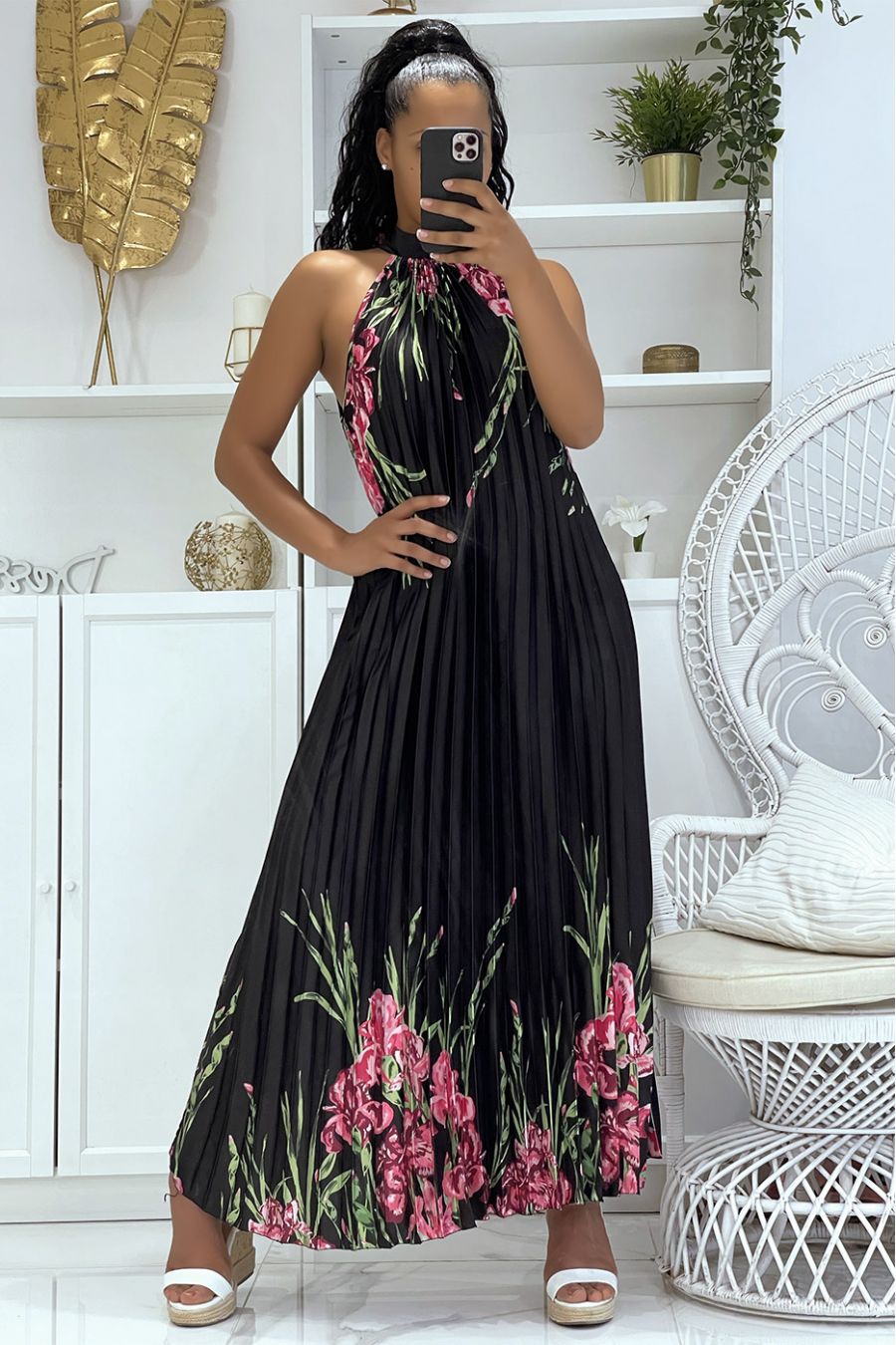 Long pleated black satin dress with floral pattern and high neck - 4