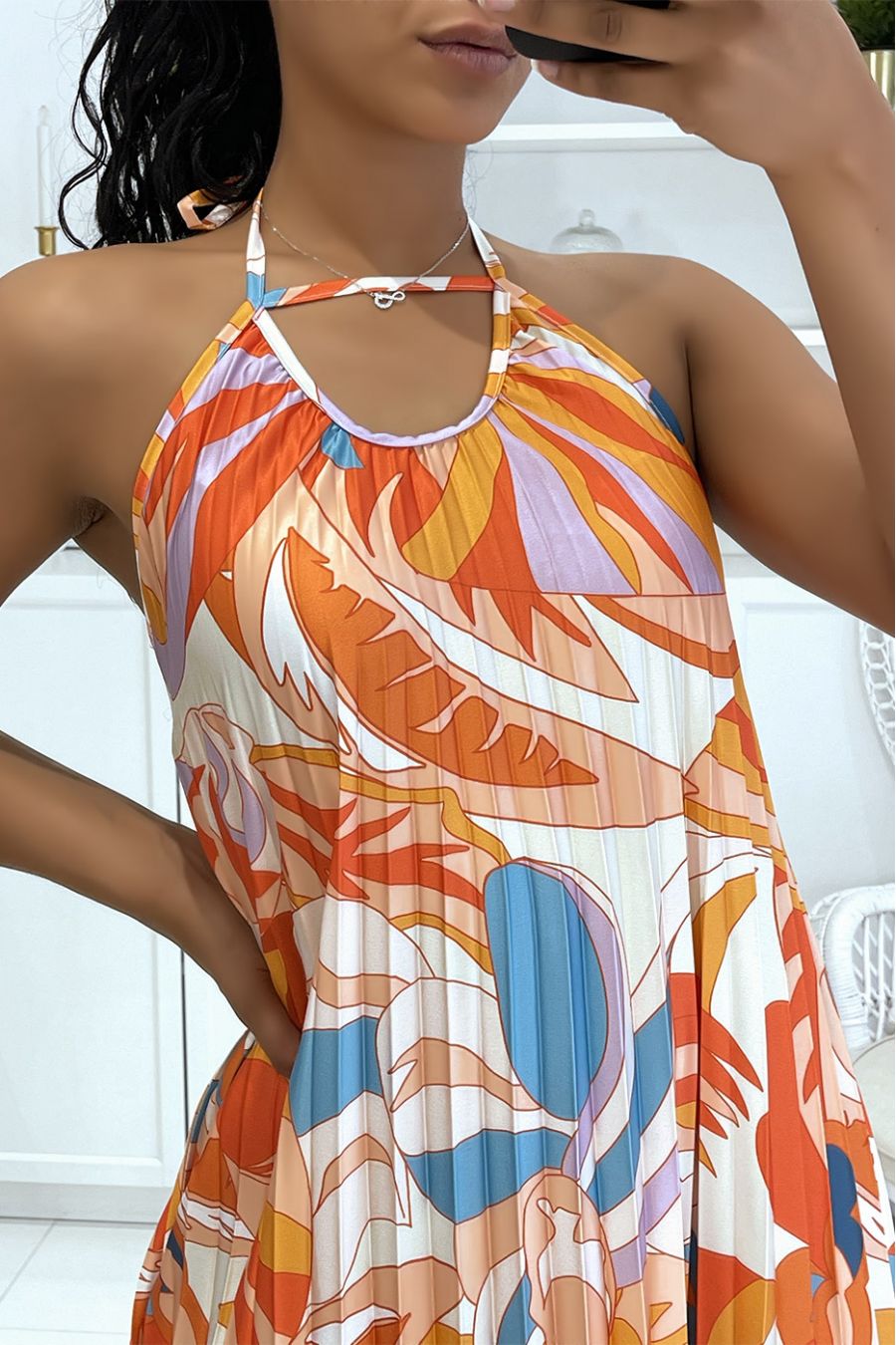 Longue robe orange satinée plissée à motif originaux arc en ciel - 1