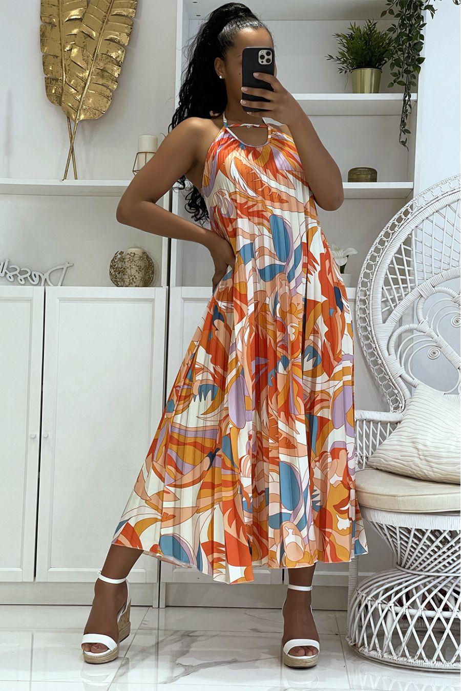 Longue robe orange satinée plissée à motif originaux arc en ciel - 2