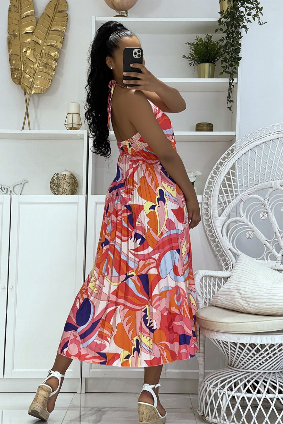 Long fuchsia satin pleated dress with original rainbow pattern - 3