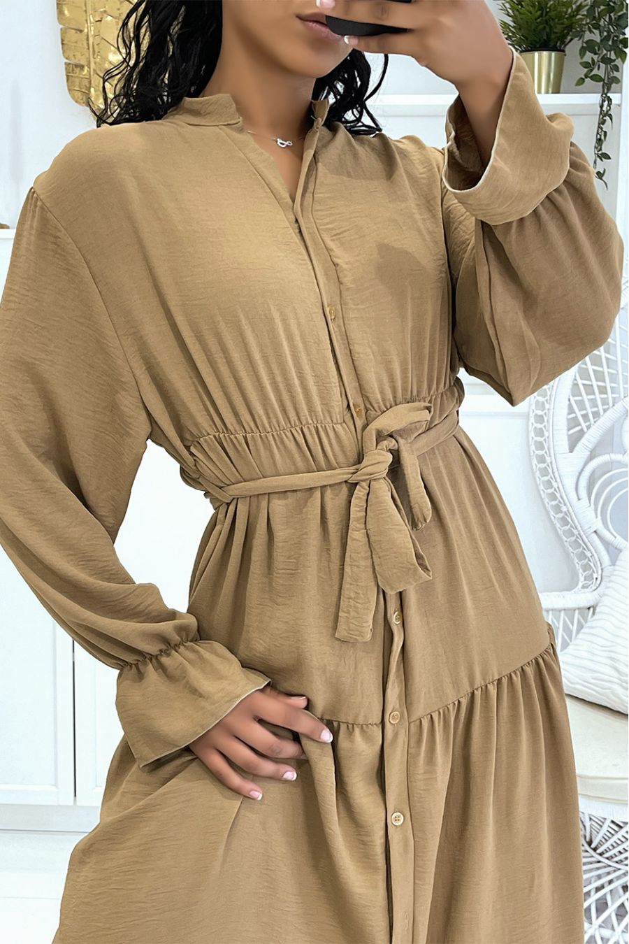 Lange taupe jurk met knopen en lange mouwen, los en comfortabel - 5