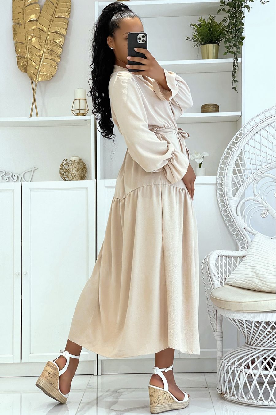 Long beige dress with buttons and long sleeves, loose and comfortable - 4