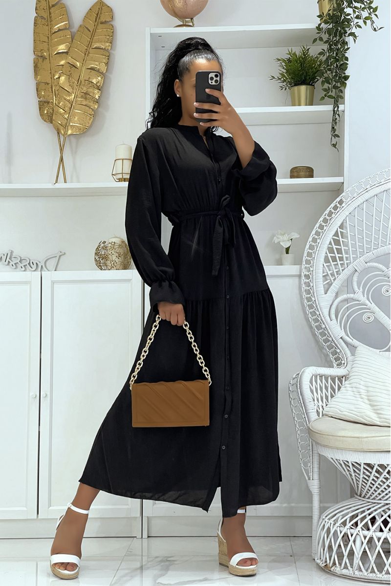 Geniet stropdas Oven Lange zwarte jurk met knopen en losse en comfortabele lange mouwen