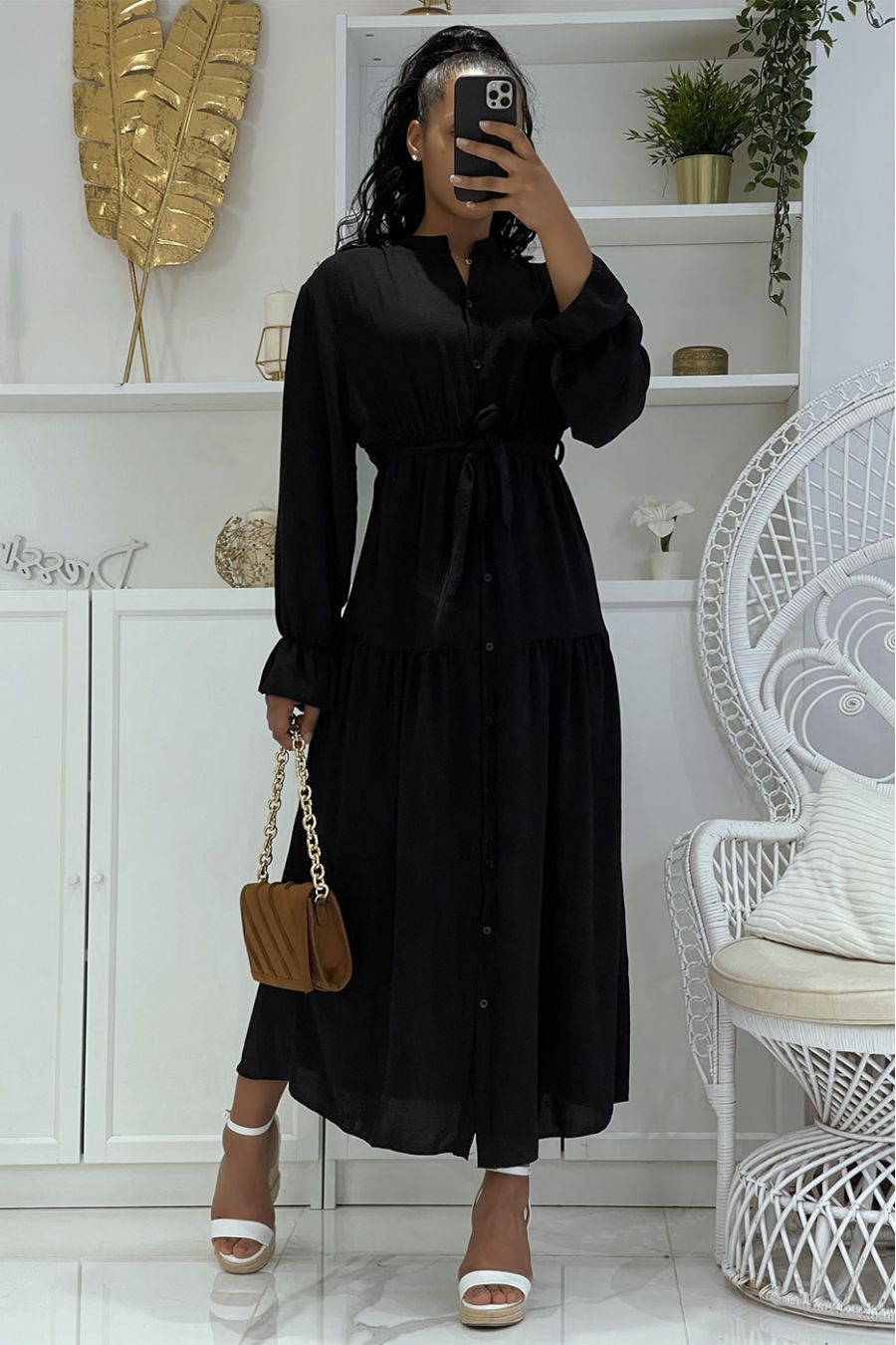 Longue robe noire à boutons et manches longues ample et confortable - 4