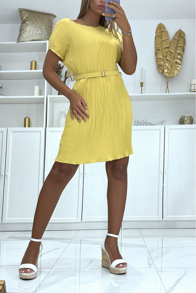 Short pleated mustard dress with high neck and pretty belt at the waist - 3