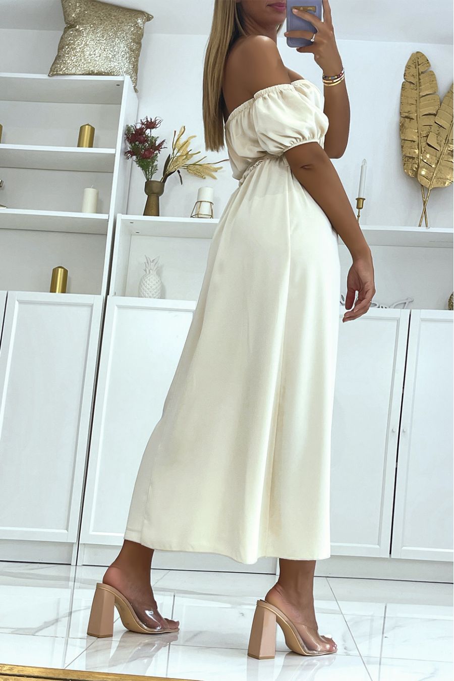 Robe longue beige à col bardot élastique à la taille et fendue sur le coté avec jolie ceinture - 1