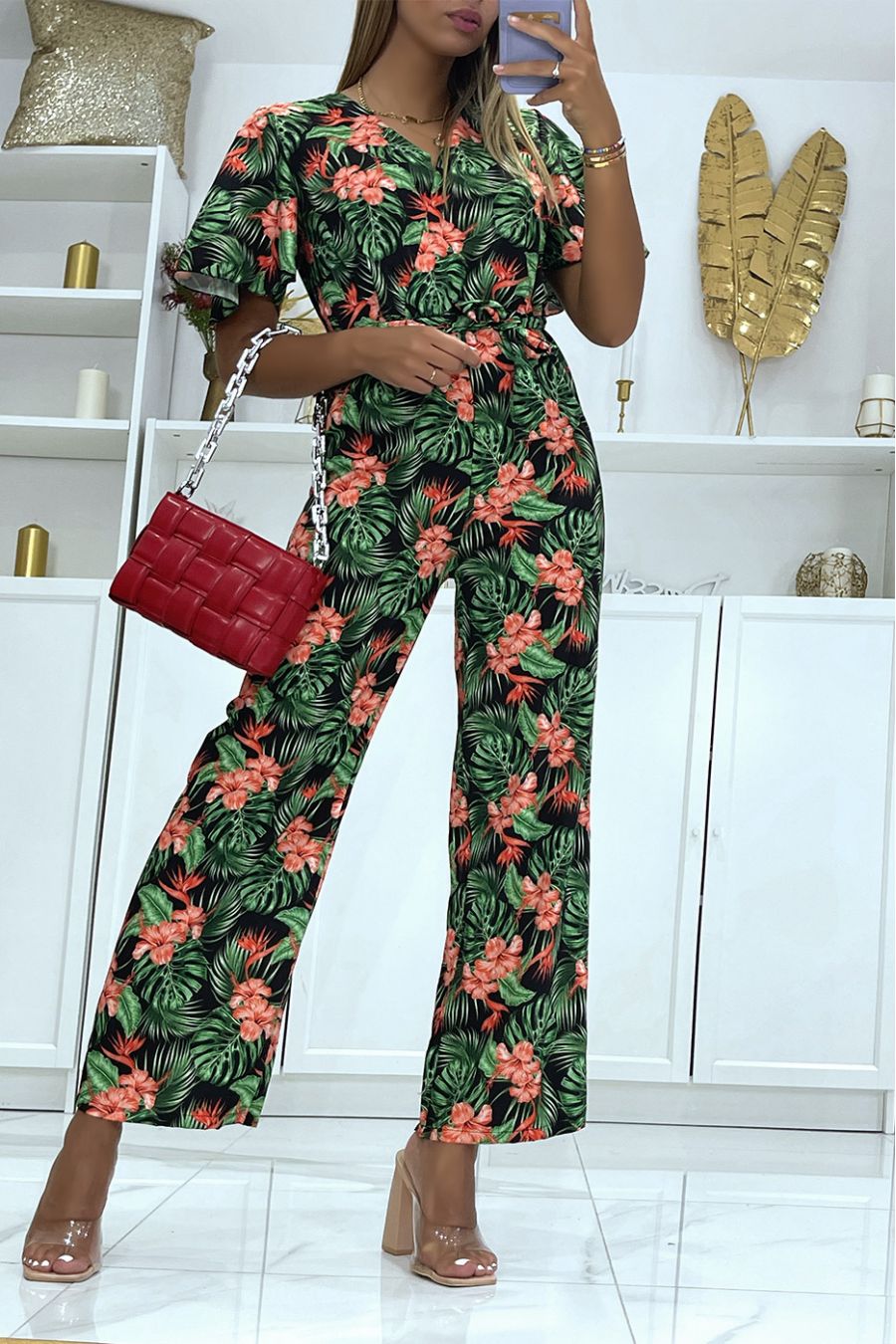 Zwarte jumpsuit met overslag, recht gesneden elastiek in de taille en bedrukt met grote hibiscusbloemen - 2