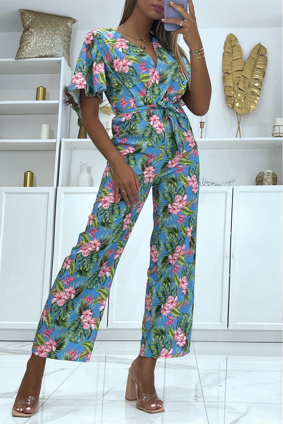 Blauwe gebloemde overslag jumpsuit recht gesneden elastiek in de taille en bedrukt met grote hibiscus bloemen - 2