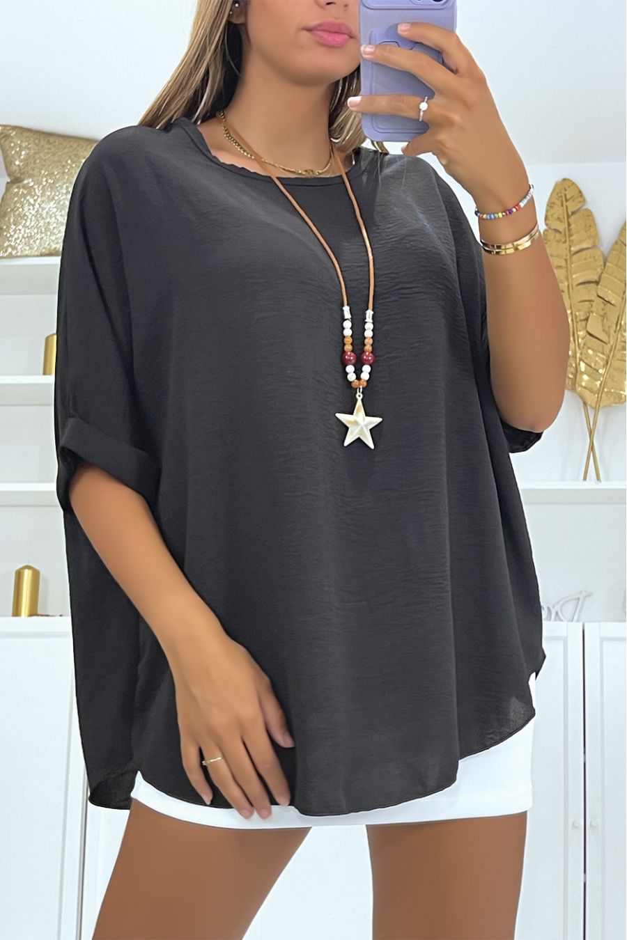 Black oversize top with mid-length batwing sleeves round neck and bohemian necklace - 3