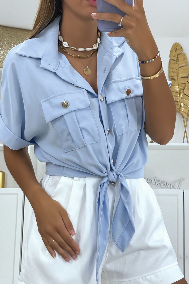 Korte turquoise blouse die in de taille wordt gestrikt met korte mouwen, zakken en mooie gouden knopen - 3
