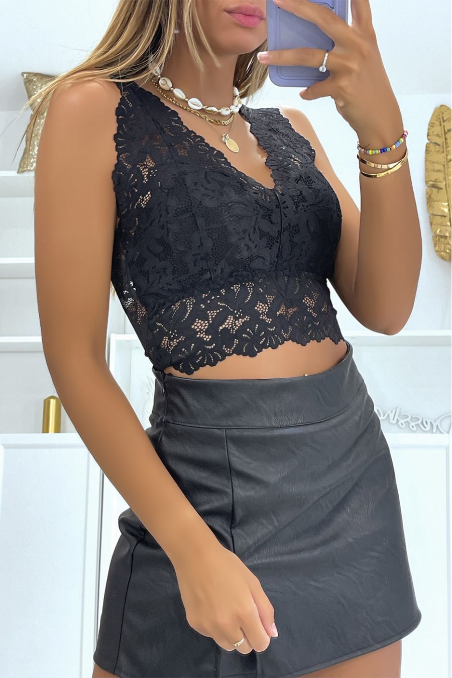 Hyper glamorous lined black V-neck lace crop top - 2