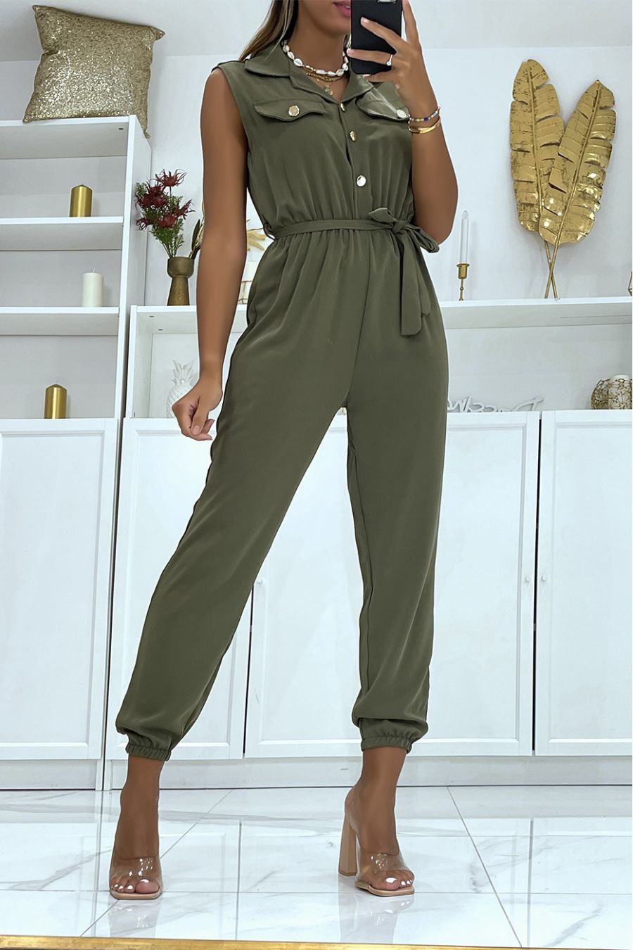 Lange kaki jumpsuit met cargobroek en blousetop met gouden knopen - 1