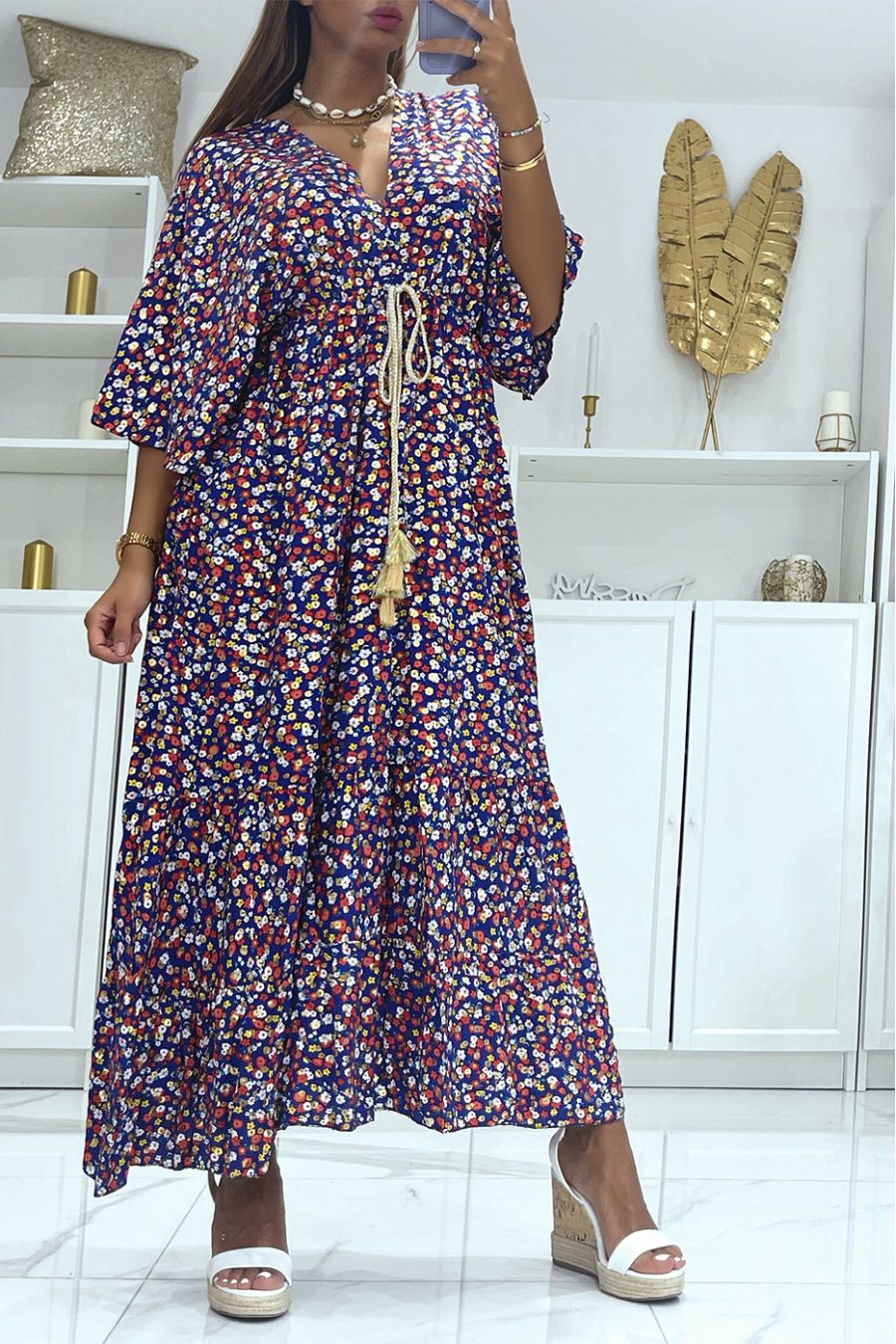 Longue robe royal fleurie à petite fleur dorée et magnifique imprimé floral multicolore - 2