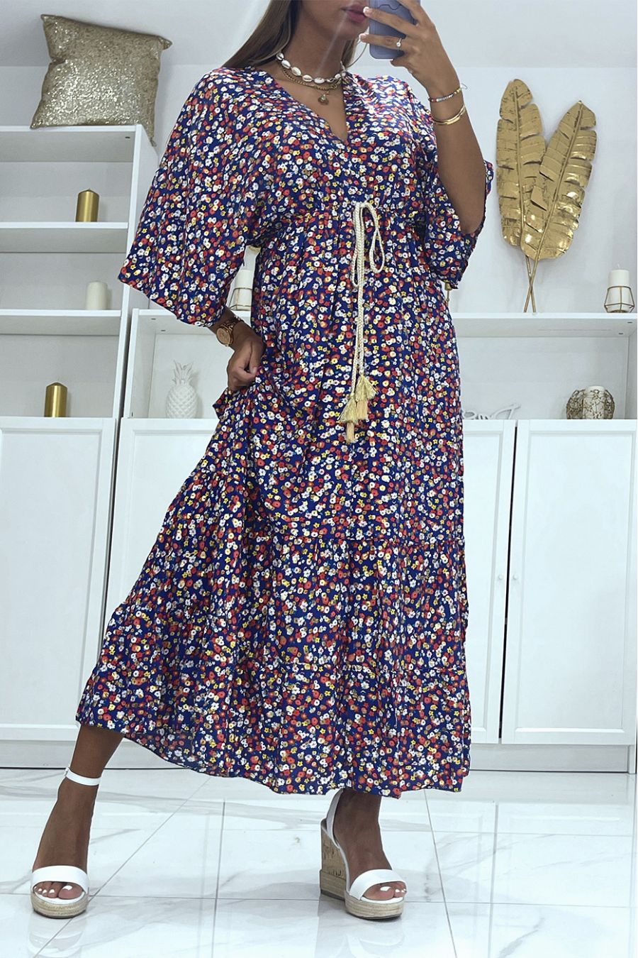 Longue robe royal fleurie à petite fleur dorée et magnifique imprimé floral multicolore - 3