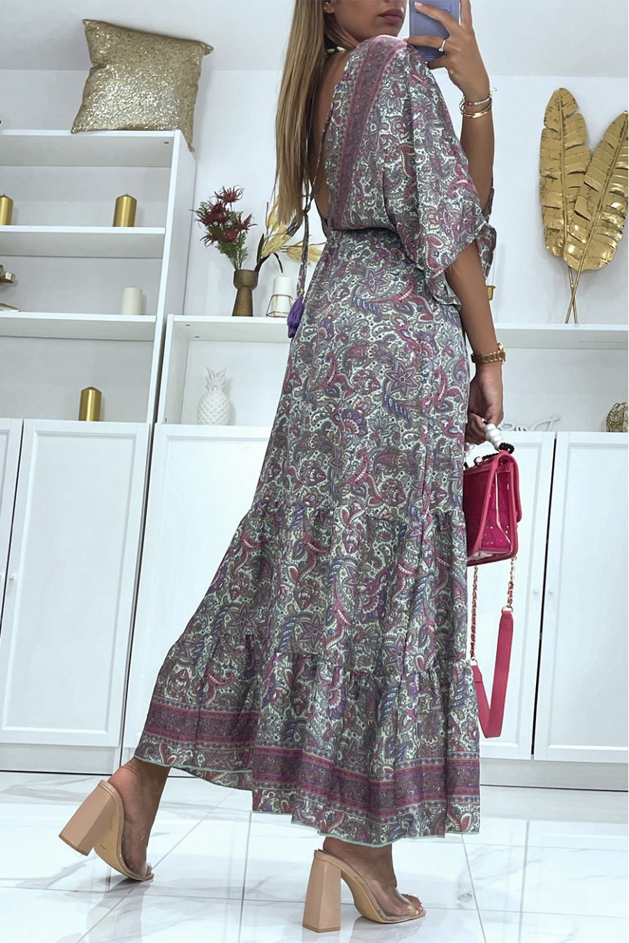 Longue robe lilas  à imprimé oriental col V à manches mi-longue cintrée à la taille  - 4