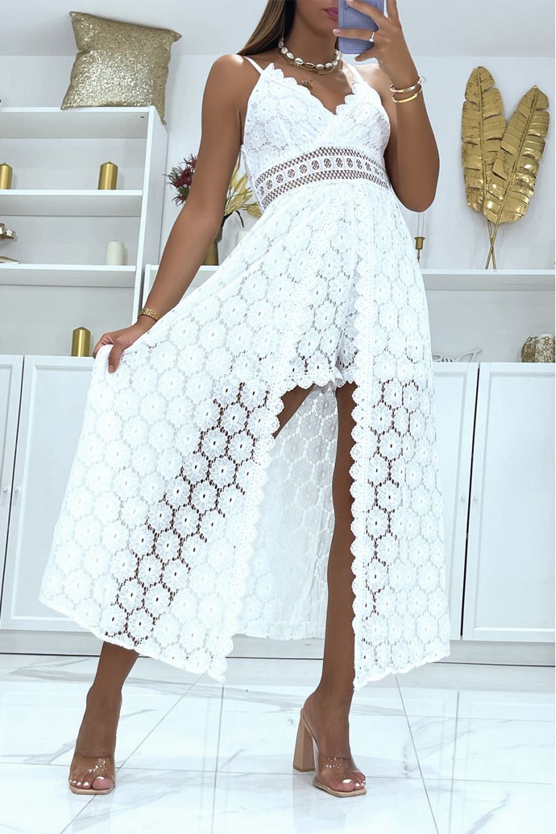 Lange witte kanten jurk met split in het midden met mooie gevoerde petticoat - 1