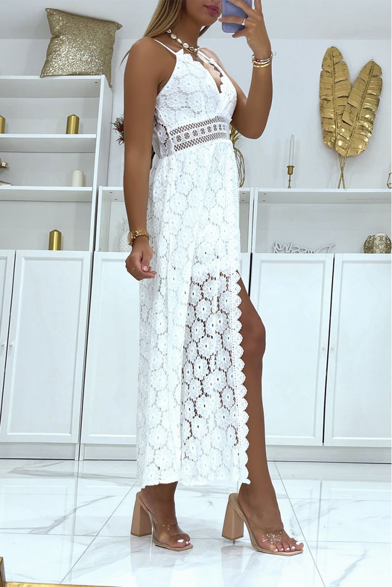 Lange witte kanten jurk met split in het midden met mooie gevoerde petticoat - 3