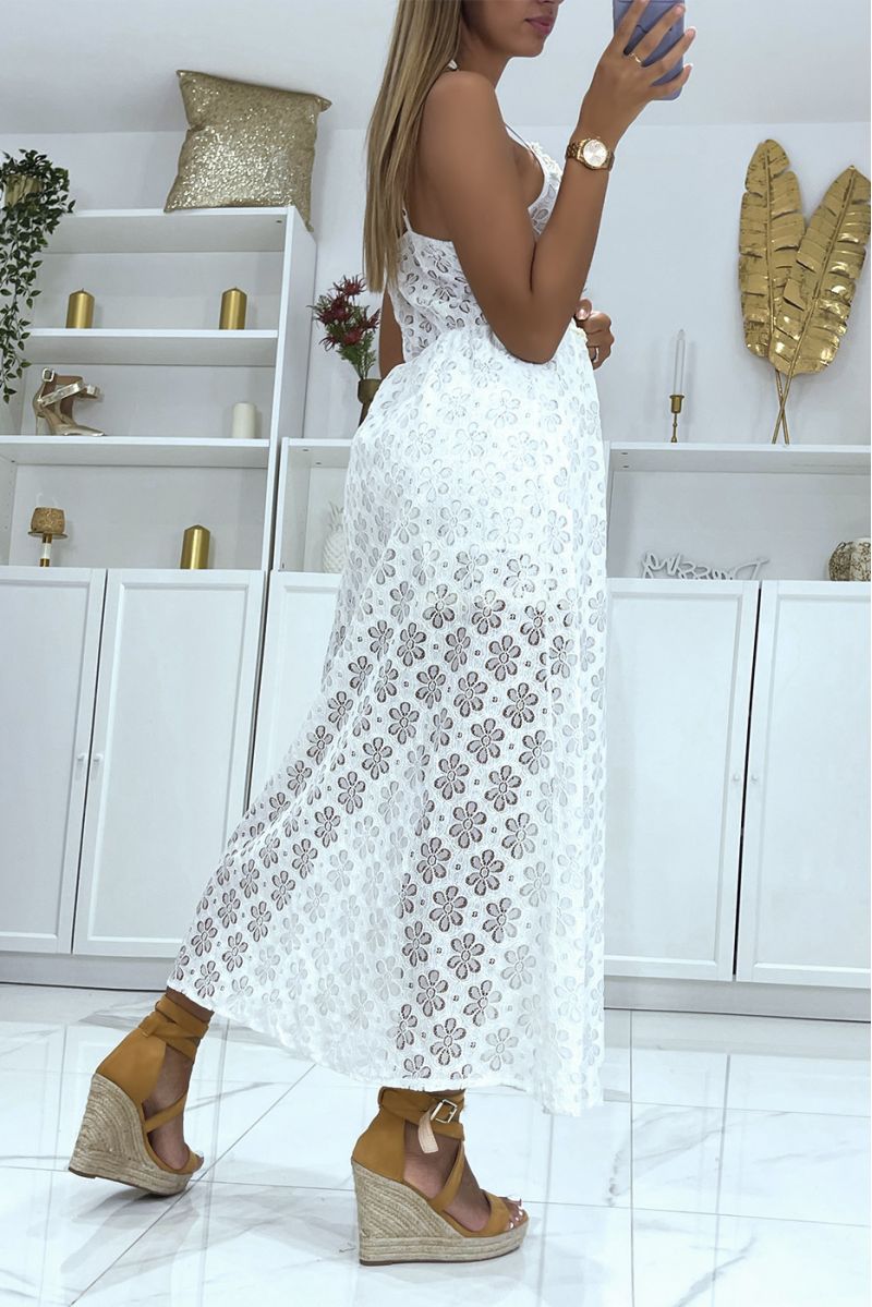 Halflange jurk van wit en goudkant met dunne bandjes en mooie V-hals - 3
