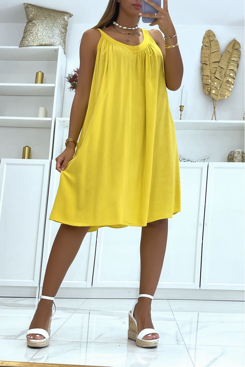 Slightly low-cut solid color loose mustard dress with classic and trendy lace collar - 1