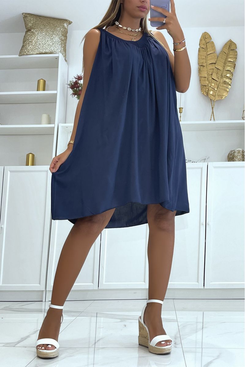 Losse marineblauwe jurk in effen kleur iets laag uitgesneden met klassieke en trendy kanten kraag - 2