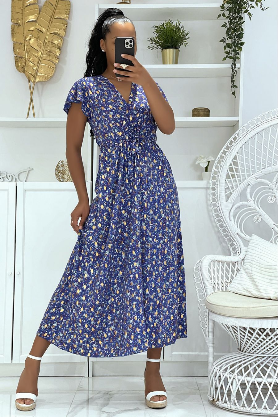 Magnificent long royal wrap dress with pretty little flowers and sublime gilding - 1