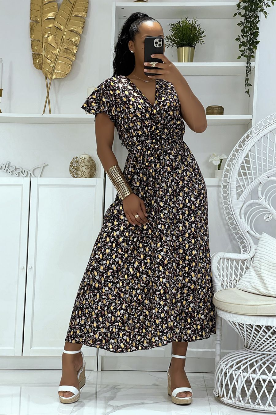 Magnifique longue robe noire cache coeur à jolies petites fleures et sublimes dorures - 2