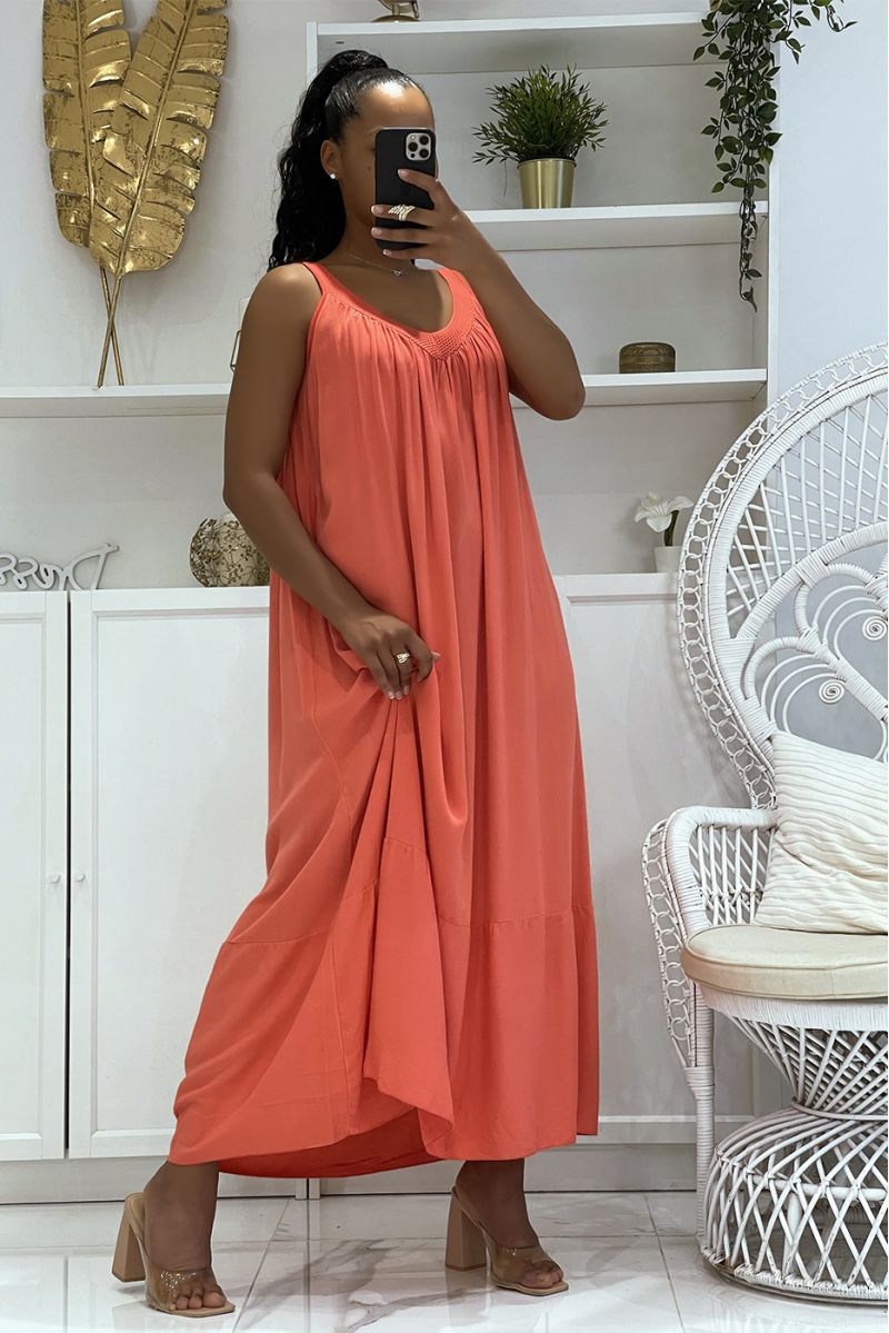 Long oversized coral dress with wide straps and openwork at the collar with ruffles in Bah - 2