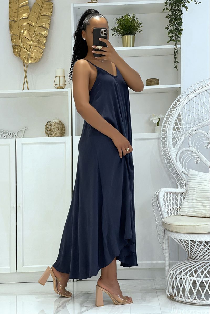 Long simple fluid and comfortable navy dress with pretty thin straps and light neckline - 3