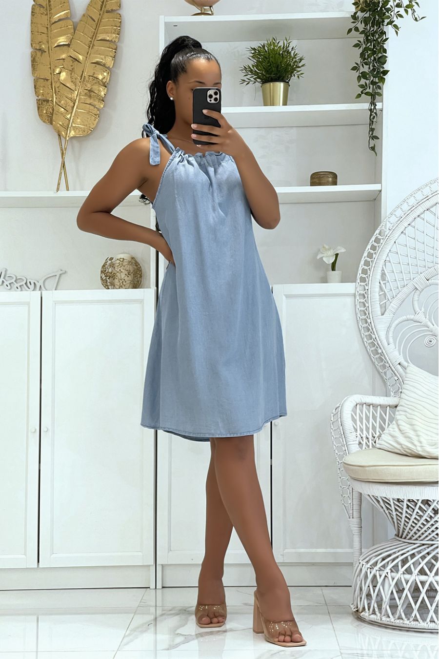 Robe bleu ciel effet jean à col montant élastique et bretelles larges  - 2