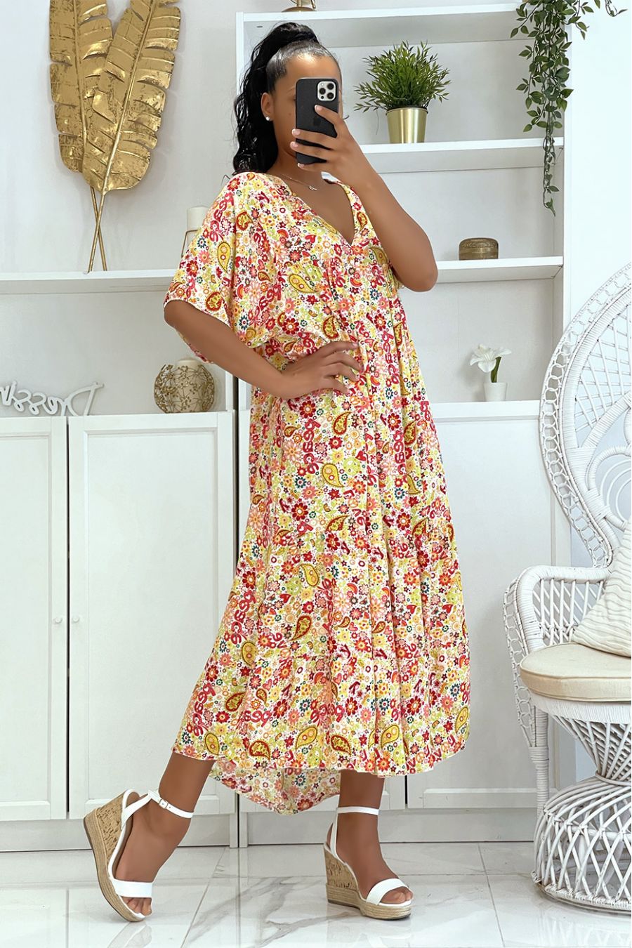 Longue robe blanche à imprimé hyper tendance de la saison ample et confortable  - 3